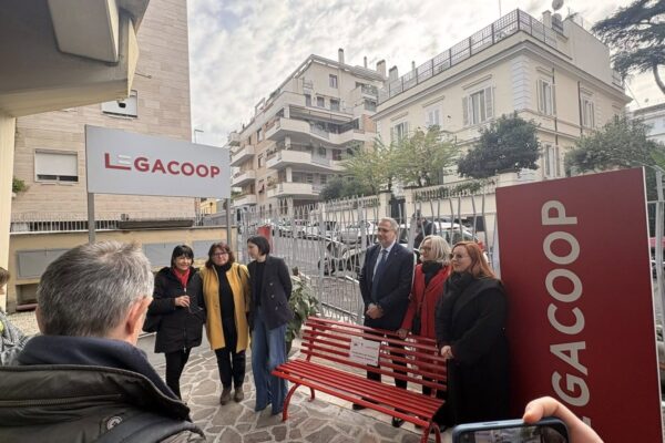 Legacoop: Impegno Concreto Contro la Violenza di Genere, inaugurata la Panchina Rossa