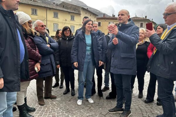 ELLY SCHLEIN A CANTIANO